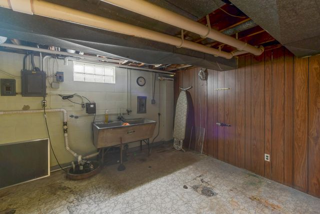 2680 W 59th Place, Merrillville, IN 46410