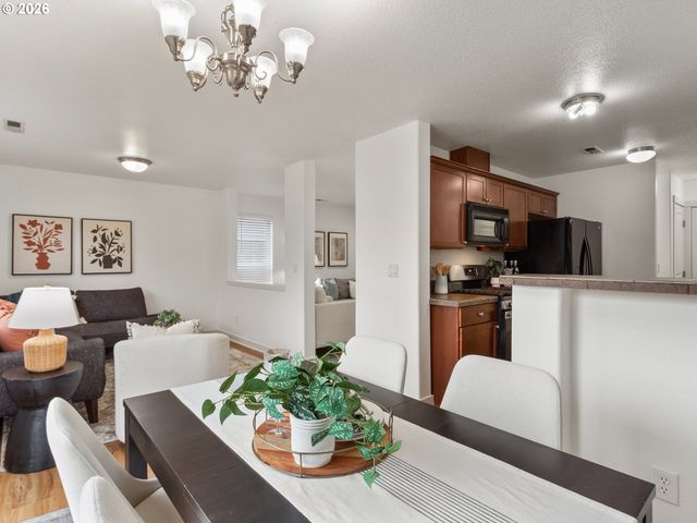 827 Nw 1ST Ave, Canby, OR 97013