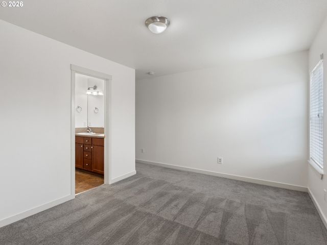 827 Nw 1ST Ave, Canby, OR 97013