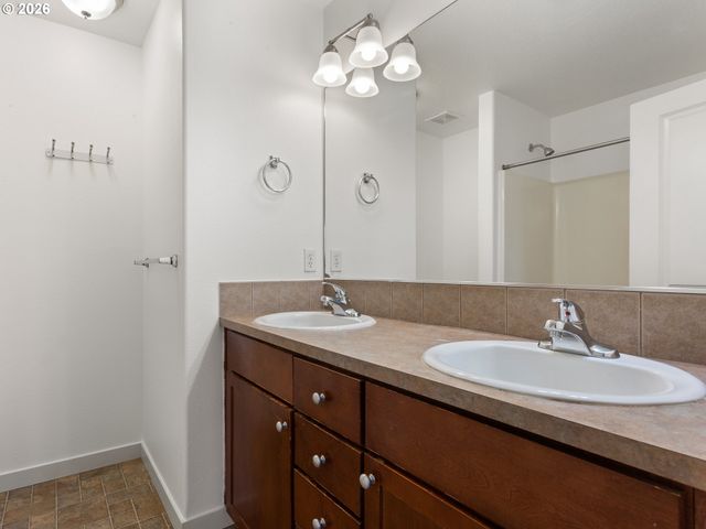 827 Nw 1ST Ave, Canby, OR 97013