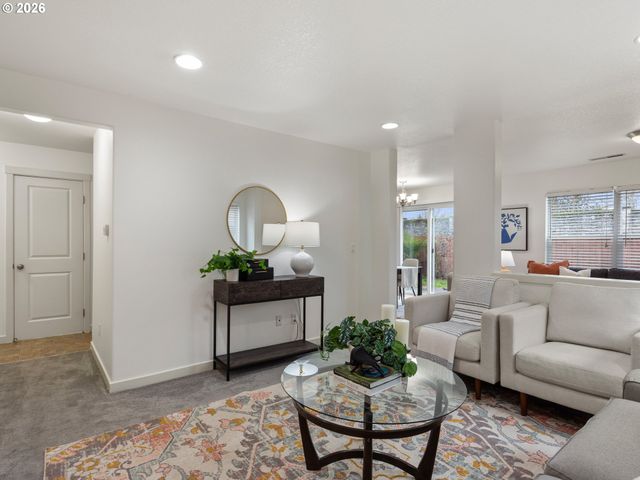 827 Nw 1ST Ave, Canby, OR 97013