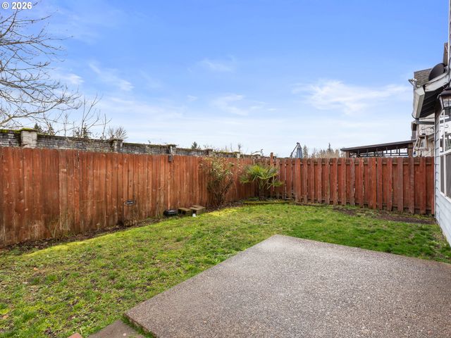 827 Nw 1ST Ave, Canby, OR 97013