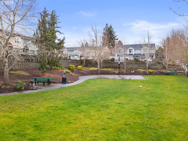 827 Nw 1ST Ave, Canby, OR 97013