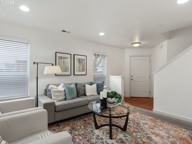 827 Nw 1ST Ave, Canby, OR 97013