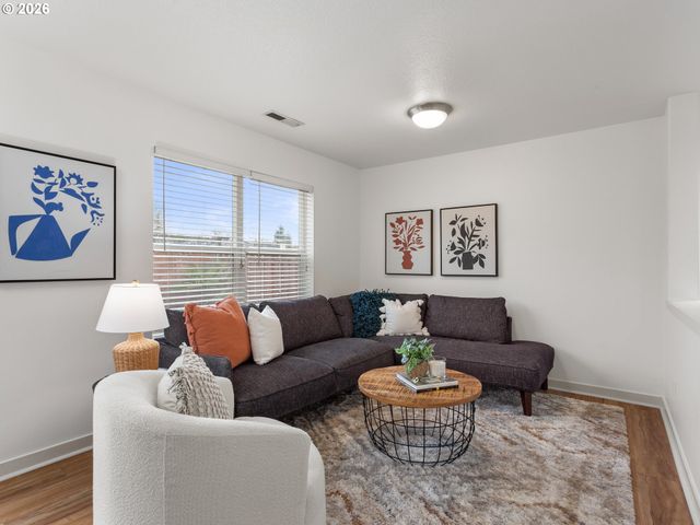 827 Nw 1ST Ave, Canby, OR 97013