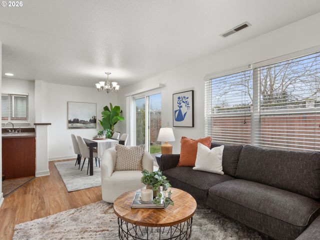 827 Nw 1ST Ave, Canby, OR 97013