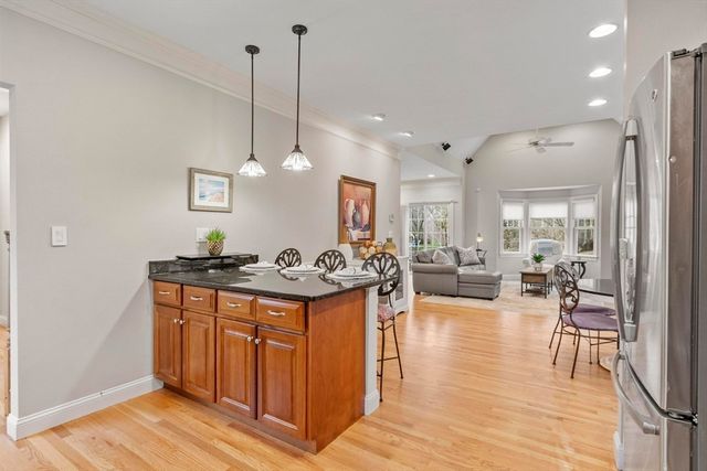 8 Mcneil Cir 8, Hopkinton, MA 01748