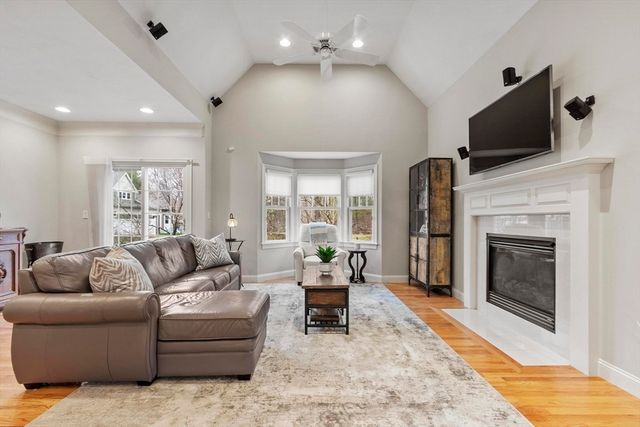 8 Mcneil Cir 8, Hopkinton, MA 01748