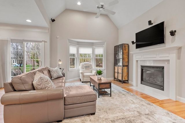 8 Mcneil Cir 8, Hopkinton, MA 01748