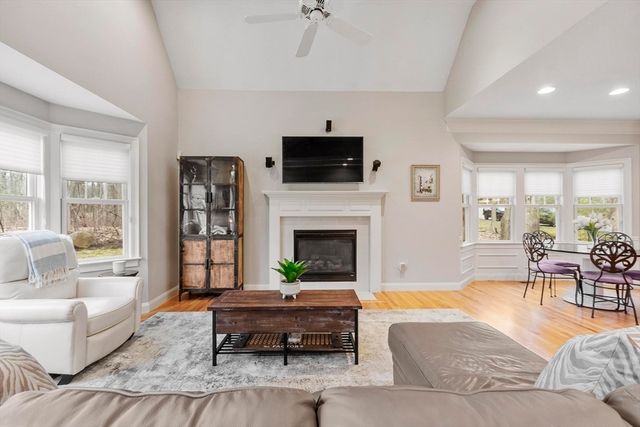 8 Mcneil Cir 8, Hopkinton, MA 01748