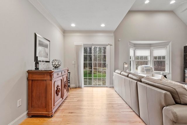 8 Mcneil Cir 8, Hopkinton, MA 01748