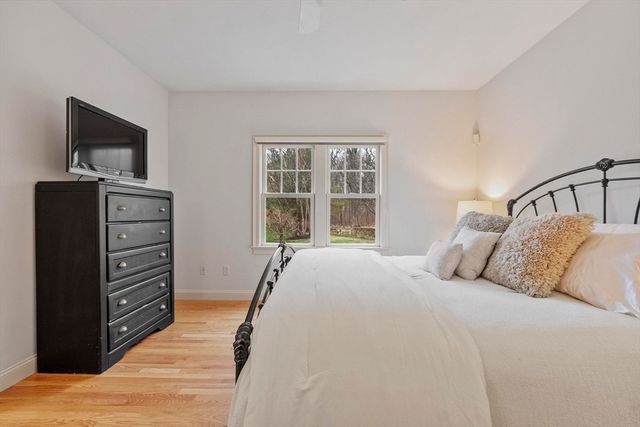 8 Mcneil Cir 8, Hopkinton, MA 01748