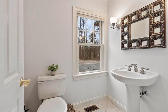 8 Mcneil Cir 8, Hopkinton, MA 01748