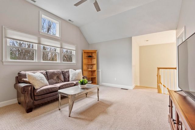 8 Mcneil Cir 8, Hopkinton, MA 01748