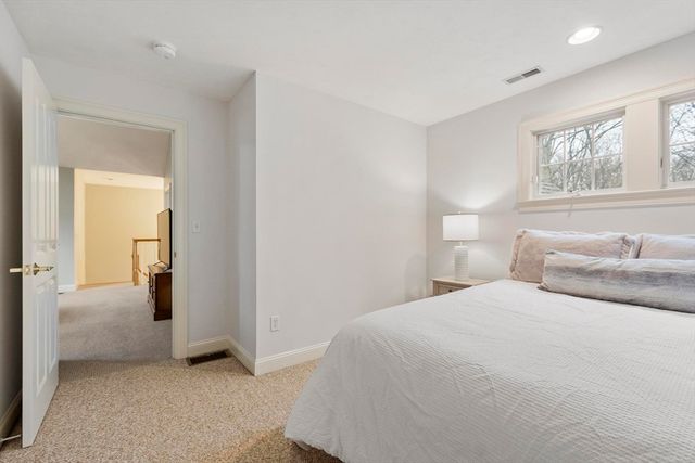 8 Mcneil Cir 8, Hopkinton, MA 01748