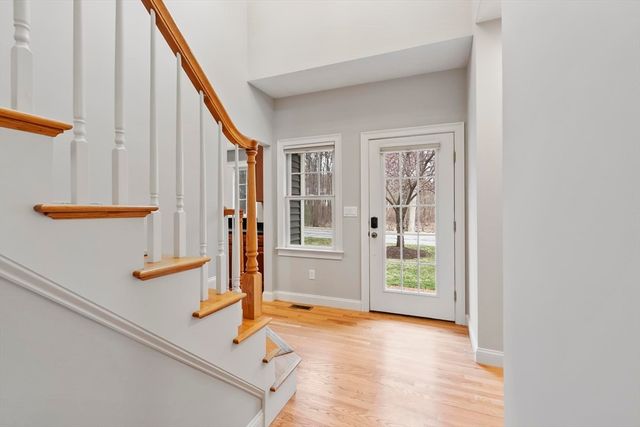 8 Mcneil Cir 8, Hopkinton, MA 01748