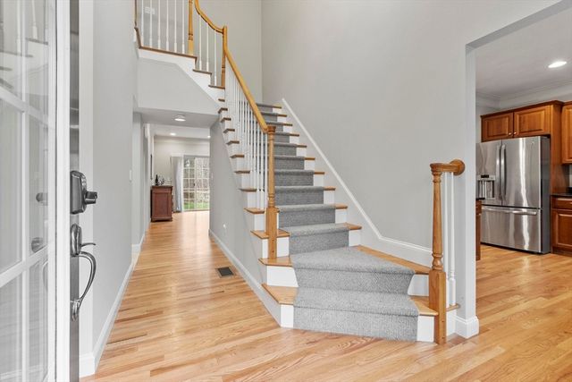 8 Mcneil Cir 8, Hopkinton, MA 01748