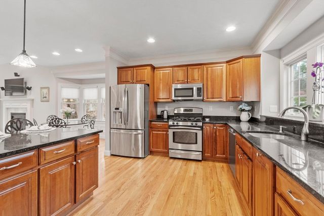 8 Mcneil Cir 8, Hopkinton, MA 01748