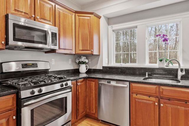 8 Mcneil Cir 8, Hopkinton, MA 01748