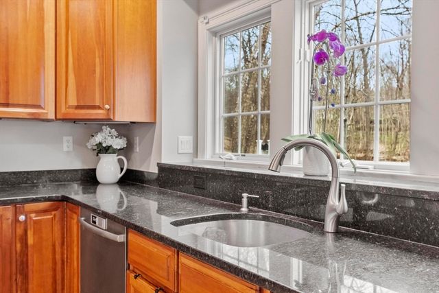 8 Mcneil Cir 8, Hopkinton, MA 01748