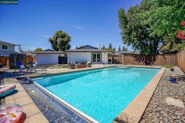 69 Fordham Ct, Pleasant Hill, CA 94523