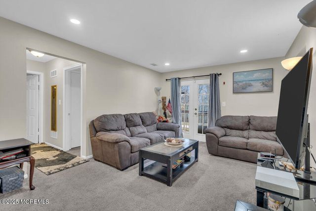 603 Green Hollow Drive 603, Iselin, NJ 08830