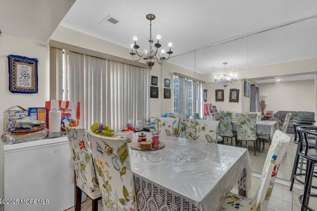 603 Green Hollow Drive 603, Iselin, NJ 08830