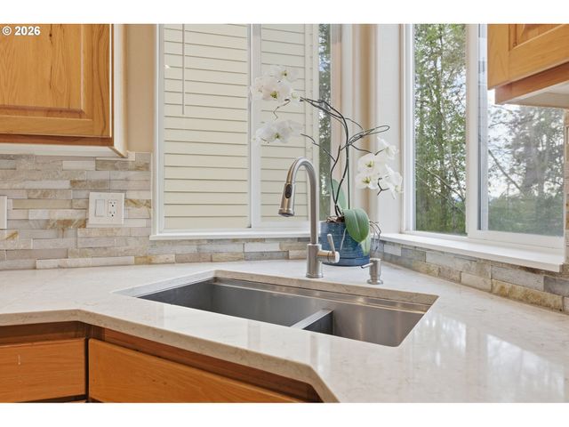 16455 Sw LOON Dr, Beaverton, OR 97007