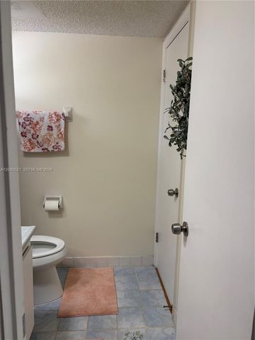 9340 Lagoon Place 202, Davie, FL 33324