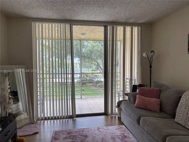 9340 Lagoon Place 202, Davie, FL 33324