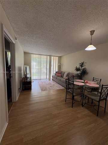 9340 Lagoon Place 202, Davie, FL 33324