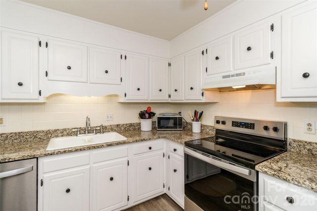 8300 Knights Bridge Road, Charlotte, NC 28210