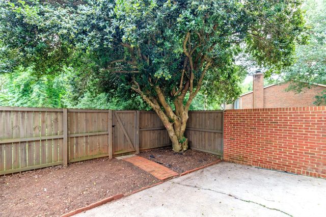 8300 Knights Bridge Road, Charlotte, NC 28210