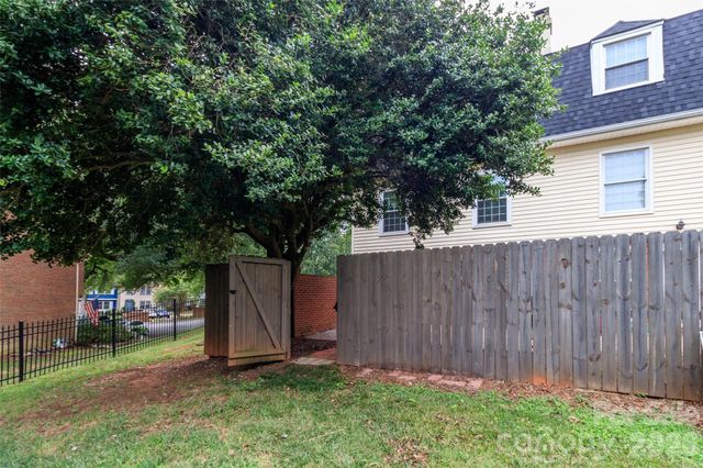 8300 Knights Bridge Road, Charlotte, NC 28210