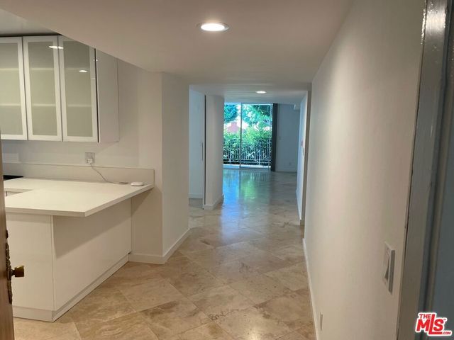 9297 Burton Way 1, Beverly Hills, CA 90210