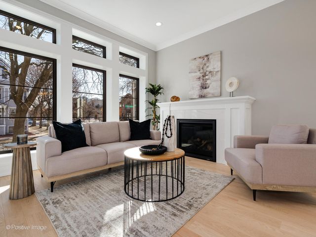 2902 N Seeley Avenue, Chicago, IL 60618