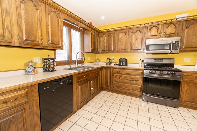 45W962 Plank Road, Hampshire, IL 60140