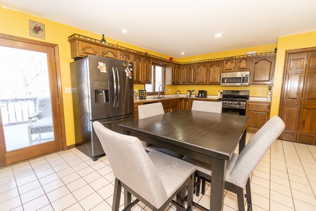 45W962 Plank Road, Hampshire, IL 60140