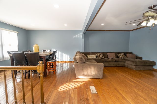 45W962 Plank Road, Hampshire, IL 60140