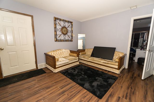 45W962 Plank Road, Hampshire, IL 60140