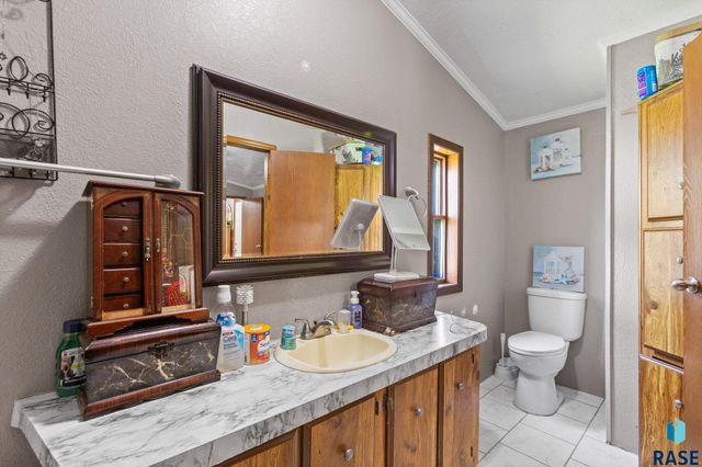 1010 S Ruby Pl, Sioux Falls, SD 57106