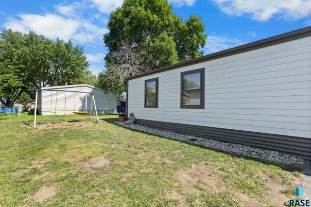 1010 S Ruby Pl, Sioux Falls, SD 57106