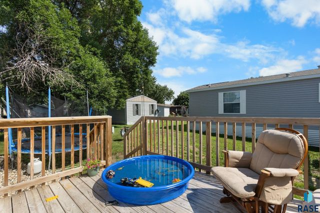 1010 S Ruby Pl, Sioux Falls, SD 57106