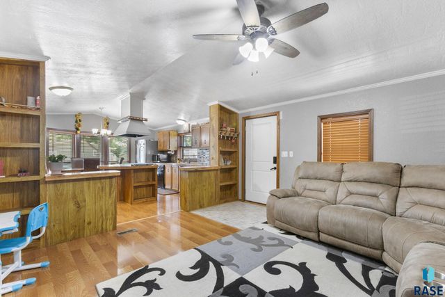 1010 S Ruby Pl, Sioux Falls, SD 57106