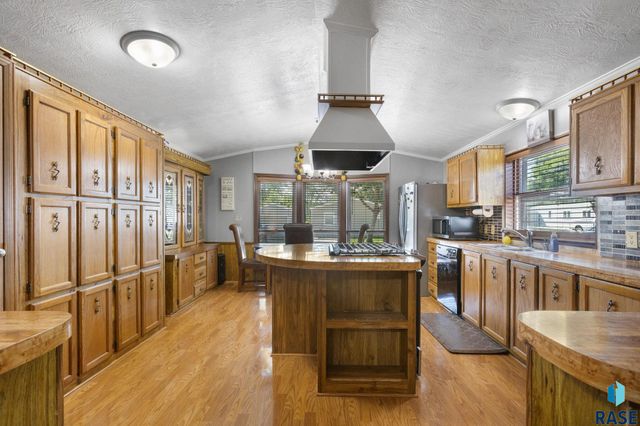 1010 S Ruby Pl, Sioux Falls, SD 57106