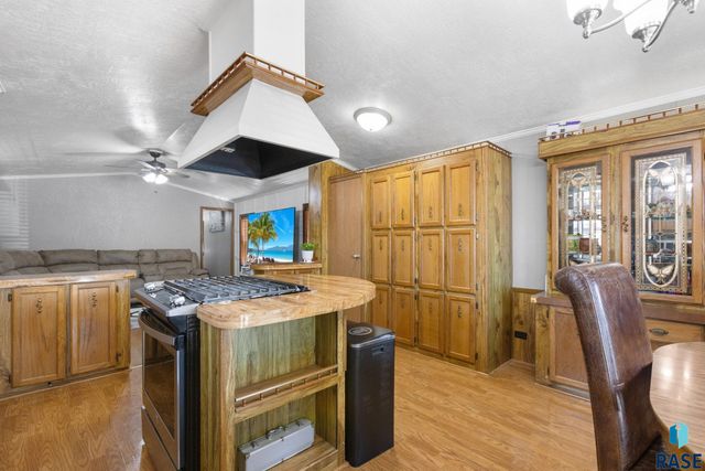 1010 S Ruby Pl, Sioux Falls, SD 57106