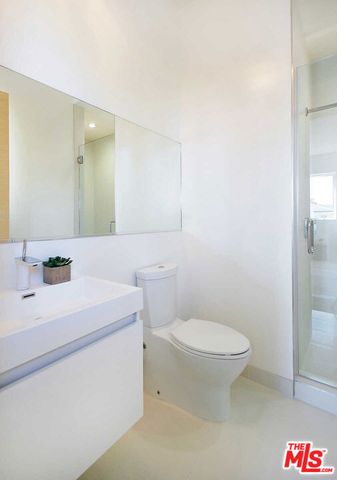 429 N Sweetzer Avenue, Los Angeles, CA 90048