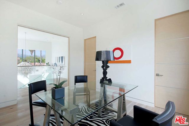 429 N Sweetzer Avenue, Los Angeles, CA 90048