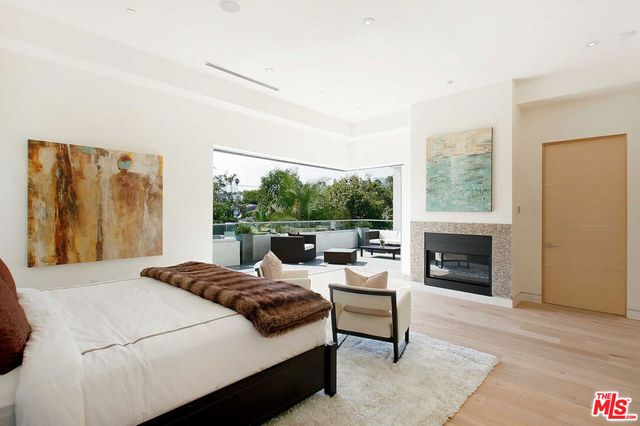 429 N Sweetzer Avenue, Los Angeles, CA 90048