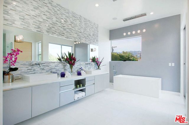 429 N Sweetzer Avenue, Los Angeles, CA 90048